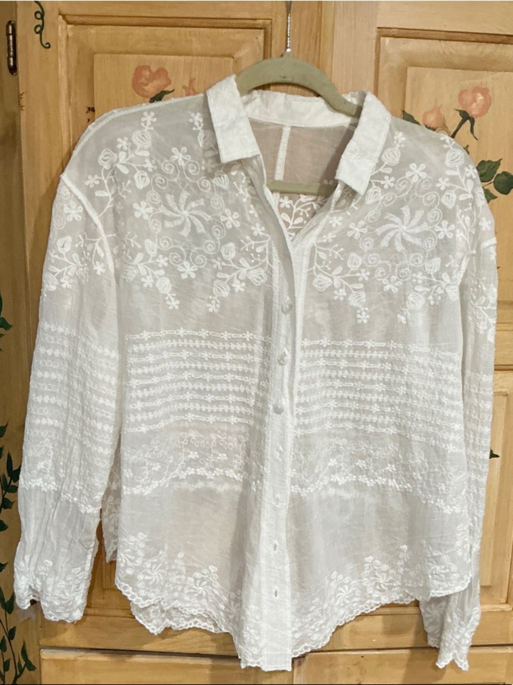One sized white blouse with gorgeous tiny floral patterns   Just gorgeous